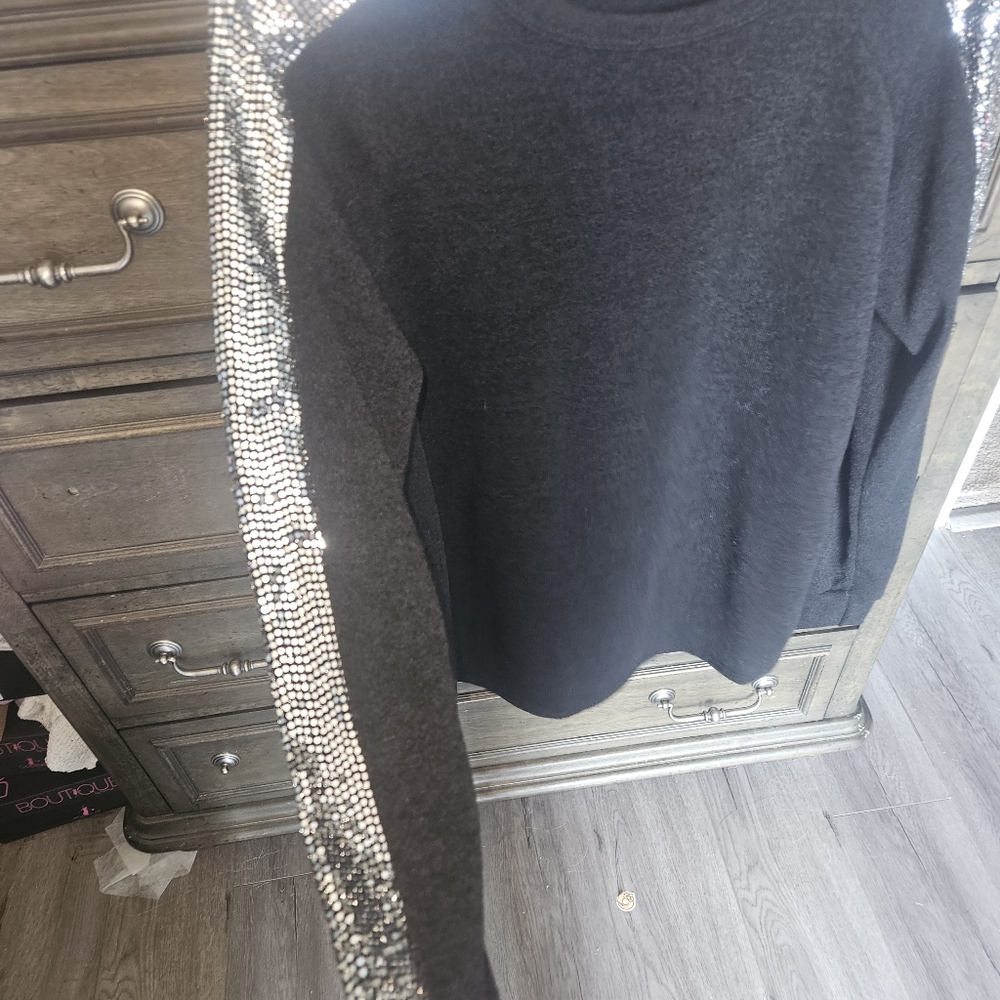 Clothes - Picture 6 of 16